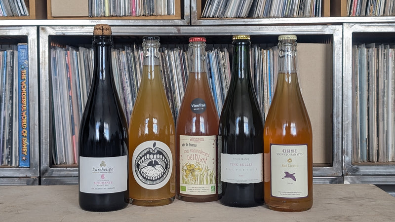 Discover pét-nat wine: what it is, regional styles, and our 10 best bottles for summer. Fresh, fizzy, natural sparkling perfection.